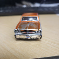 Maisto Prorodz 1965 Chevy Malibu SS Silver & Gold Die-Cast Car