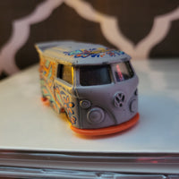 2012 Hot Wheels Kool Kombi VW Peace Decorative Short Bus Die-Cast Car Van