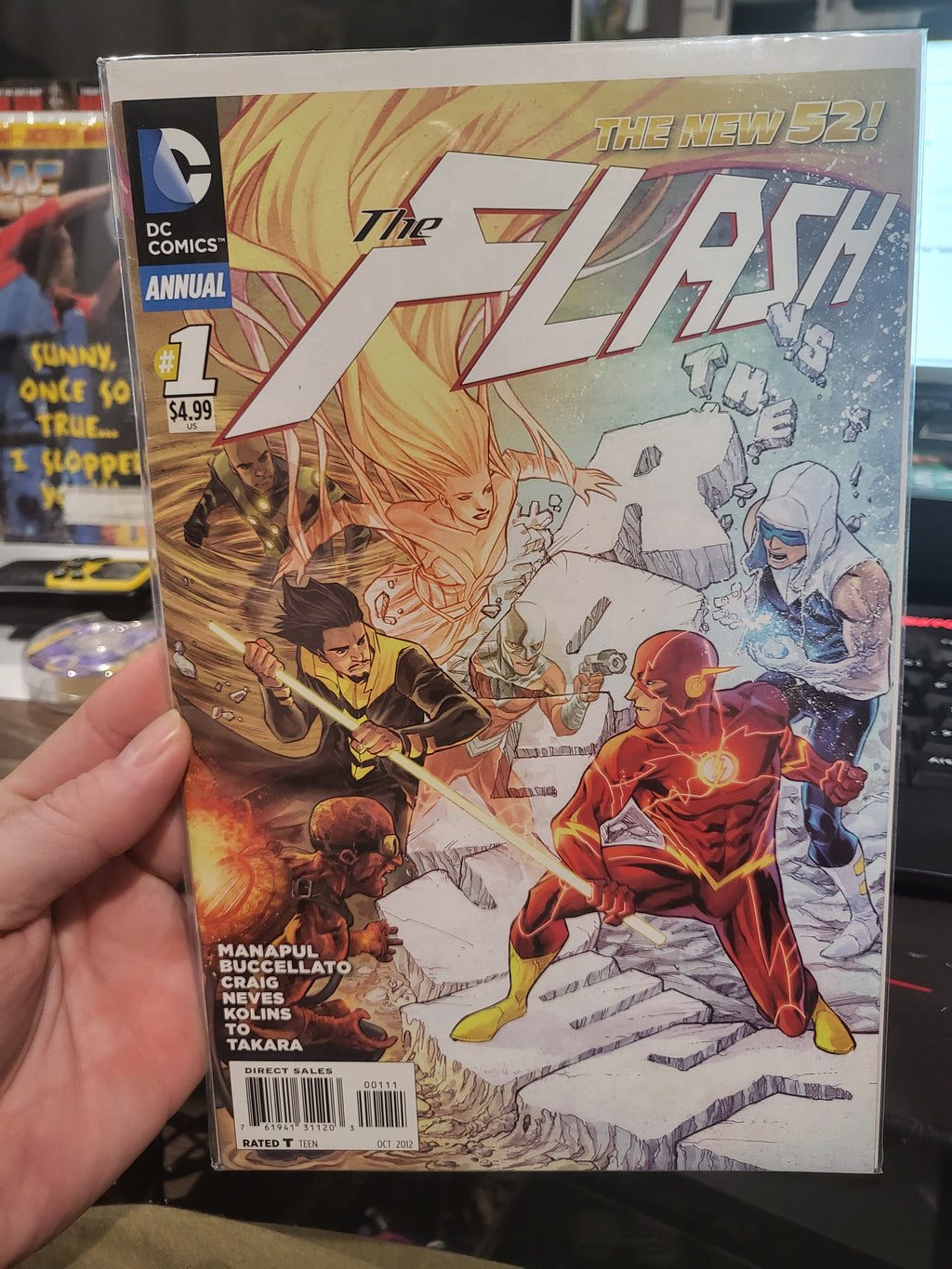 The Flash Annual #1 (Volume 4 2012) Origin of Golden Glider / Battle vs. The Rogues NM