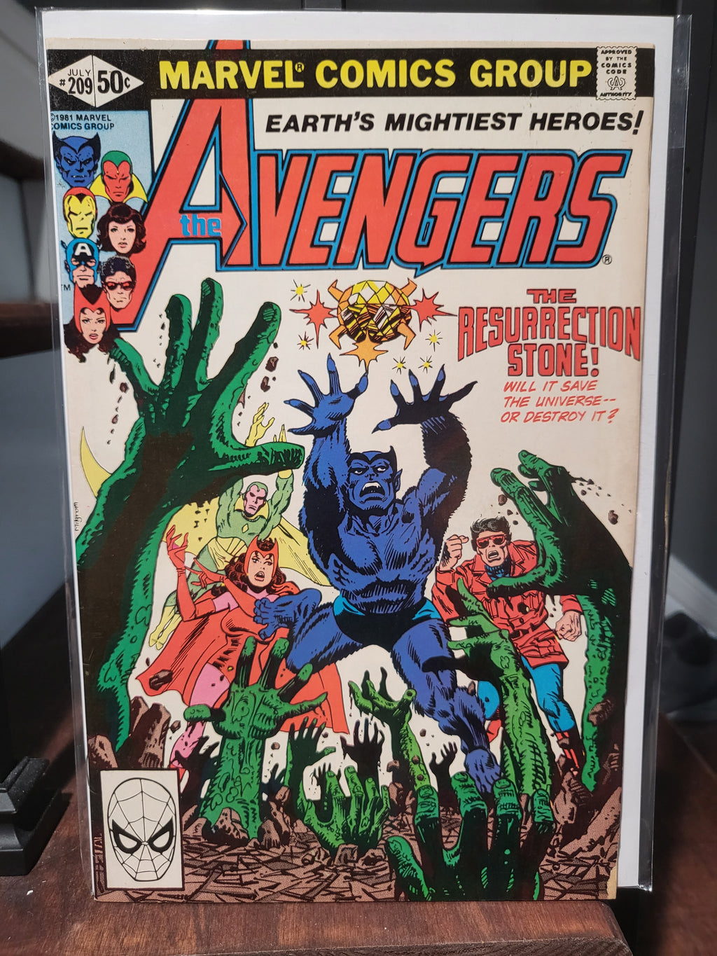 Avengers #209 (1981) Al Milgrom Cover Features Beast & Skrulls EX/FN Marvel Comics