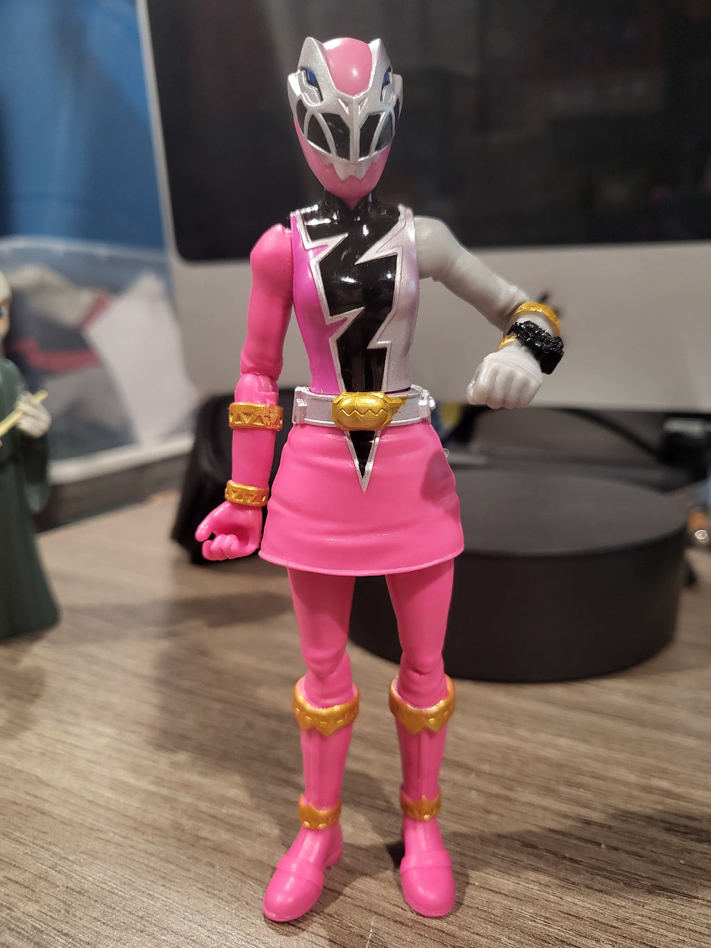 Bandai Kishiryu Sentai Ryusoulger Sentai Hero Series 03 Ryusou Pink 6" Figure