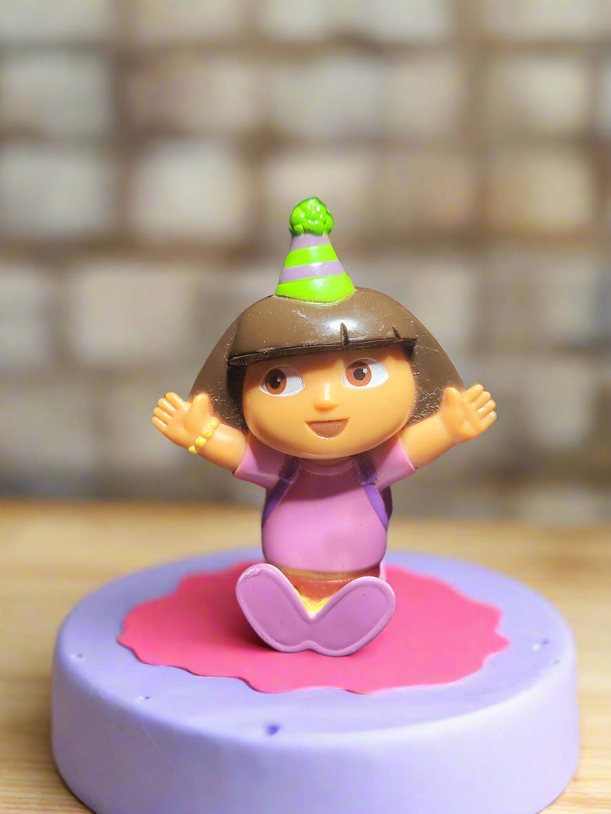 2004 Viacom/Nickelodeon Decopak Dora The Explorer 4" Birthday Cake Topper Figure