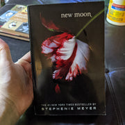 Twilight Saga: New Moon (Book 2) Paperback Book Stephenie Meyer