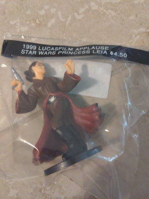 1999 Lucasfilm / Applause Star Wars Princess Leia with Gun Action Figure