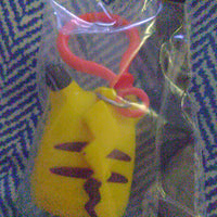 1999 Bandai Pokemon Pikachu Plastic Keychain Hook Figure