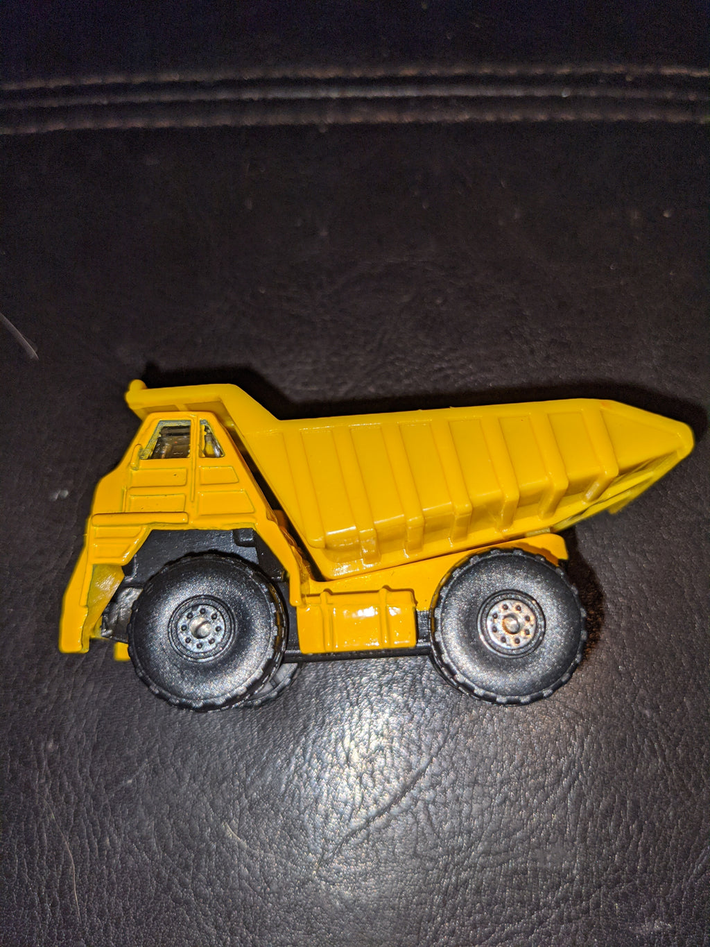 Maisto City Construction Yellow Dump Truck Die-Cast