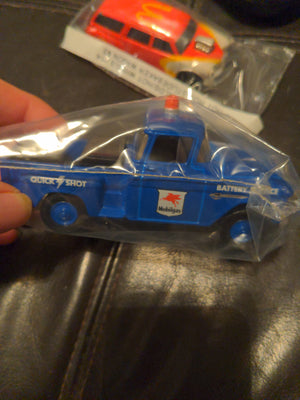 Matchbox 1955 Chevy 3100 Mobilgas Battery Service Blue Truck